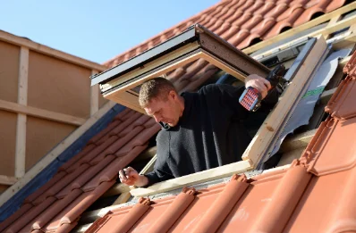 Pose de fenêtres de toit Velux à Caussiniojouls